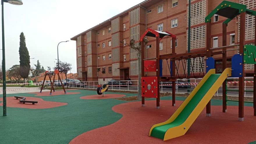 El consistorio de Ejea de los Caballeros invierte en zonas de juego y ocio para niños y personas mayores