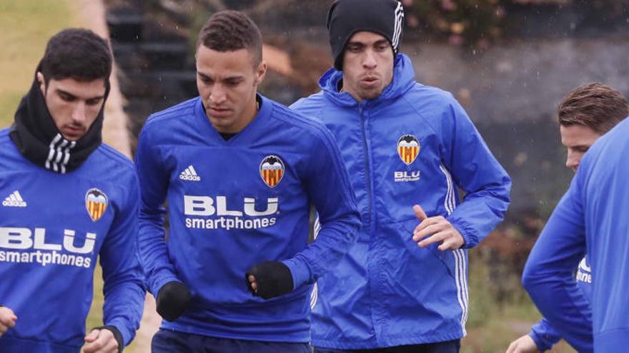 Los 18 del Valencia CF en Vallecas