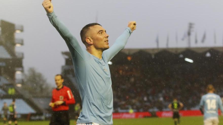 Aspas celebra el segundo gol ante la Real Sociedad. // A. Villar