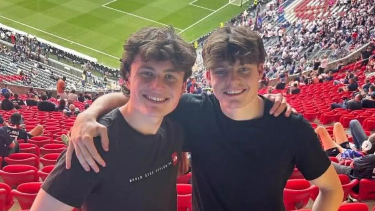 Dos jóvenes influencers se colaron en la final de la Champions... y la vieron gratis