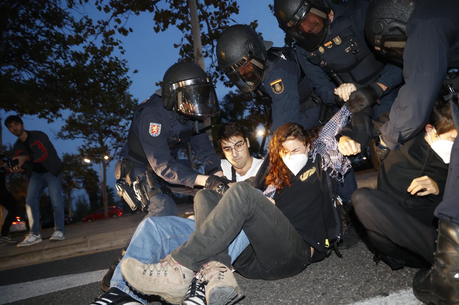 El Roig Arena se blinda para el partido entre el Valencia Basket y el Hapoel Tel Aviv
