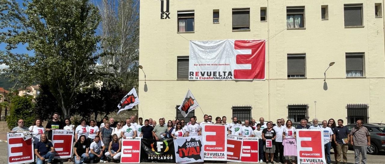 Asamblea de la Revuelta de la España Vaciada reunida este fin de semana en Jarandilla de la Vera (Cáceres) para preparar el nuevo curso .