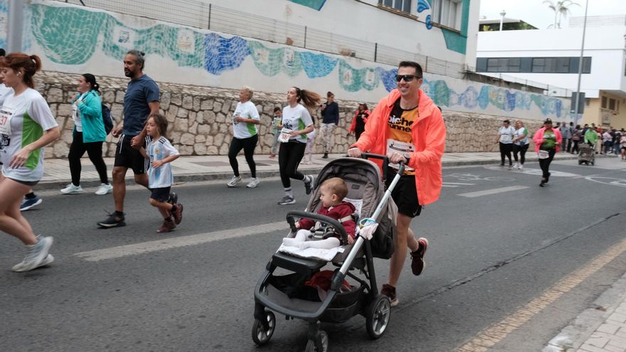 Cientos de atletas participan en la carrera popular de El Palo