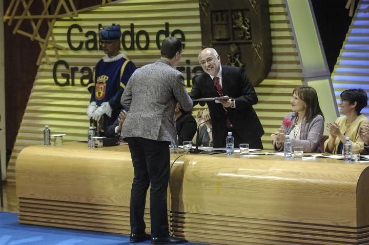 ENTREGA DE HONORES Y DISTINCIONES DEL CABILDO DE ...