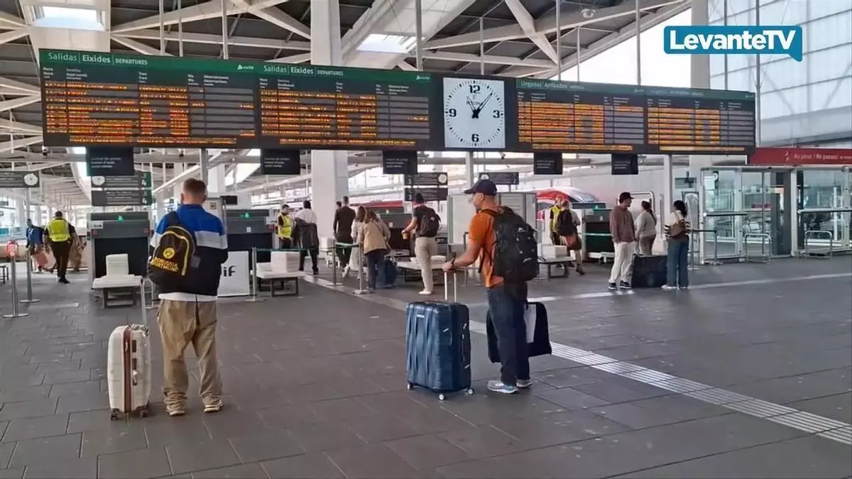 Renfe retira tres trenes de la línea València-Madrid tras las reducciones de velocidad de los maquinistas