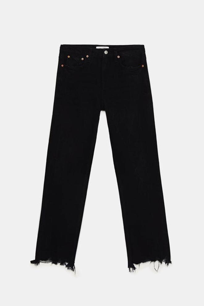 Pantalón negro deshilachado de Zara