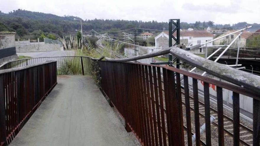 Abandono de las pasarelas peatonales sobre las vías