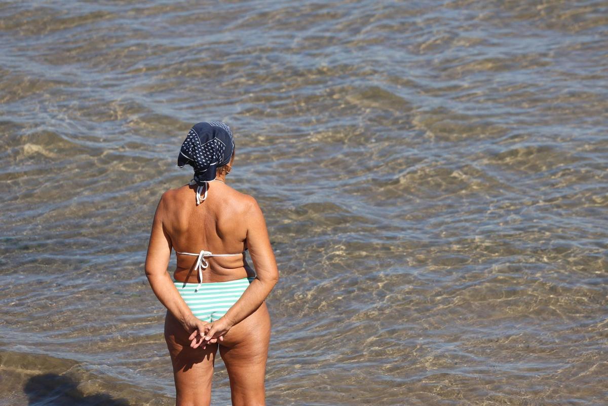 El buen tiempo llena la playa de la Malvarrosa en València El buen tiempo llena la playa de la Malvarrosa en València