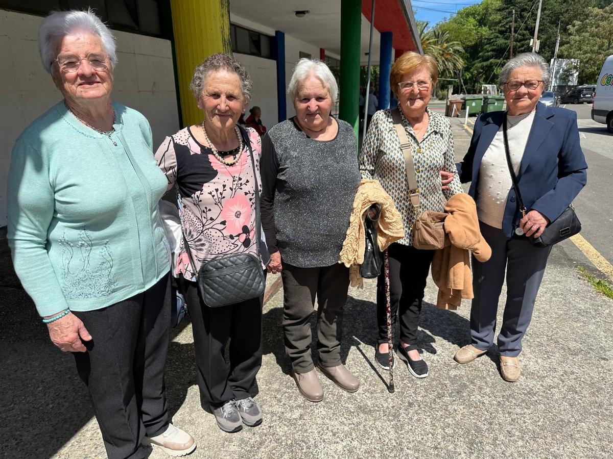 En imágenes: más de 200 personas se reúnen en Luarca gracias al programa Rompiendo Distancias