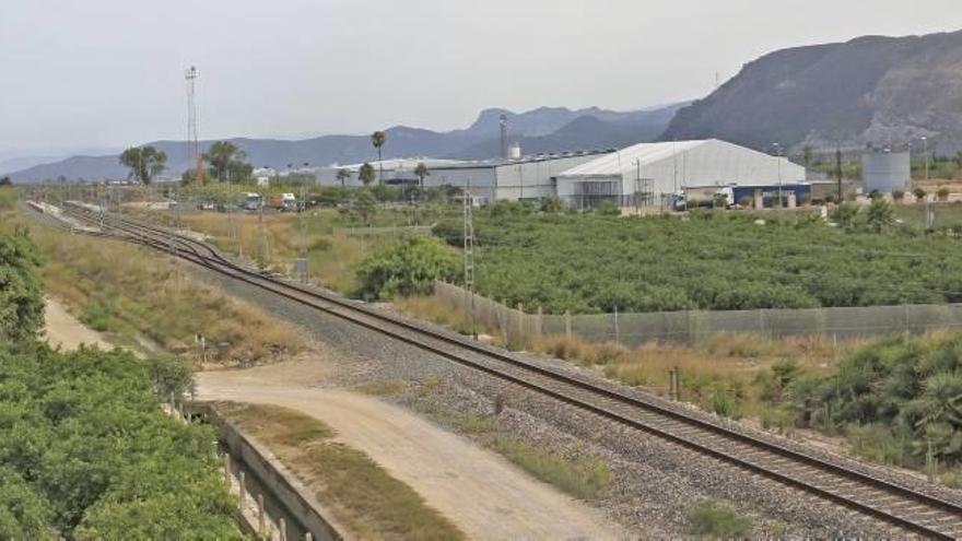 El polígono El Golfo de Tavernes de la Valldigna, donde ahora hay unas pocas empresas, entre ellas Alpesa.