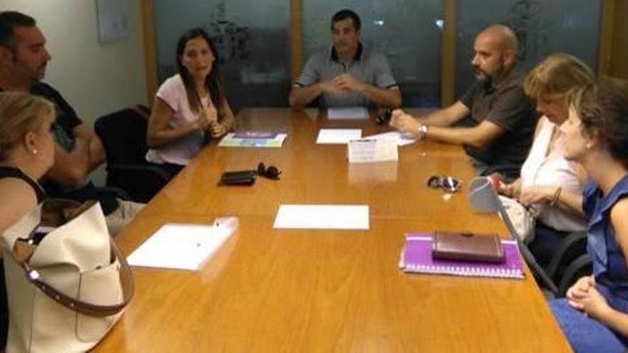 El Ayuntamiento se compromete con Adis a aumentar los proyectos de desarrollo