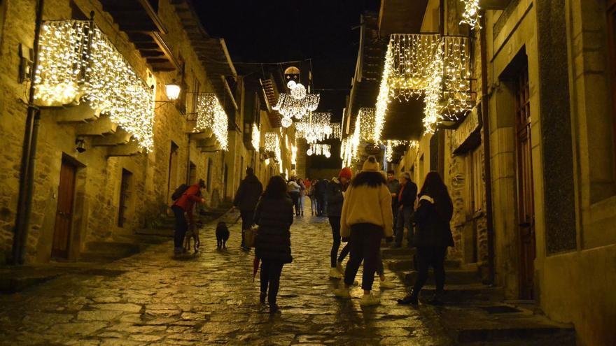 Luces de Navidad en Puebla de Sanabria. |