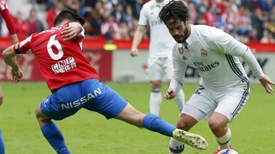 Isco le evita un problema al Madrid en el 90 (2-3)