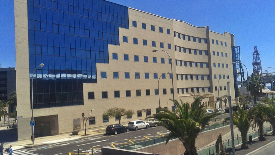 A bank employee faces 8 years for defrauding clients of more than 300,000 euros