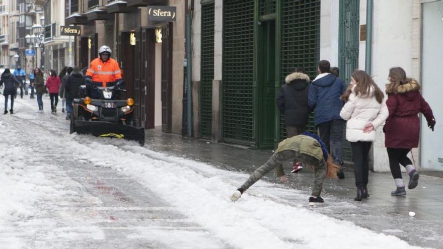 Nieve en Zamora | El Ayuntamiento defiende el dispositivo contra la nevada, frente al enfado ciudadano