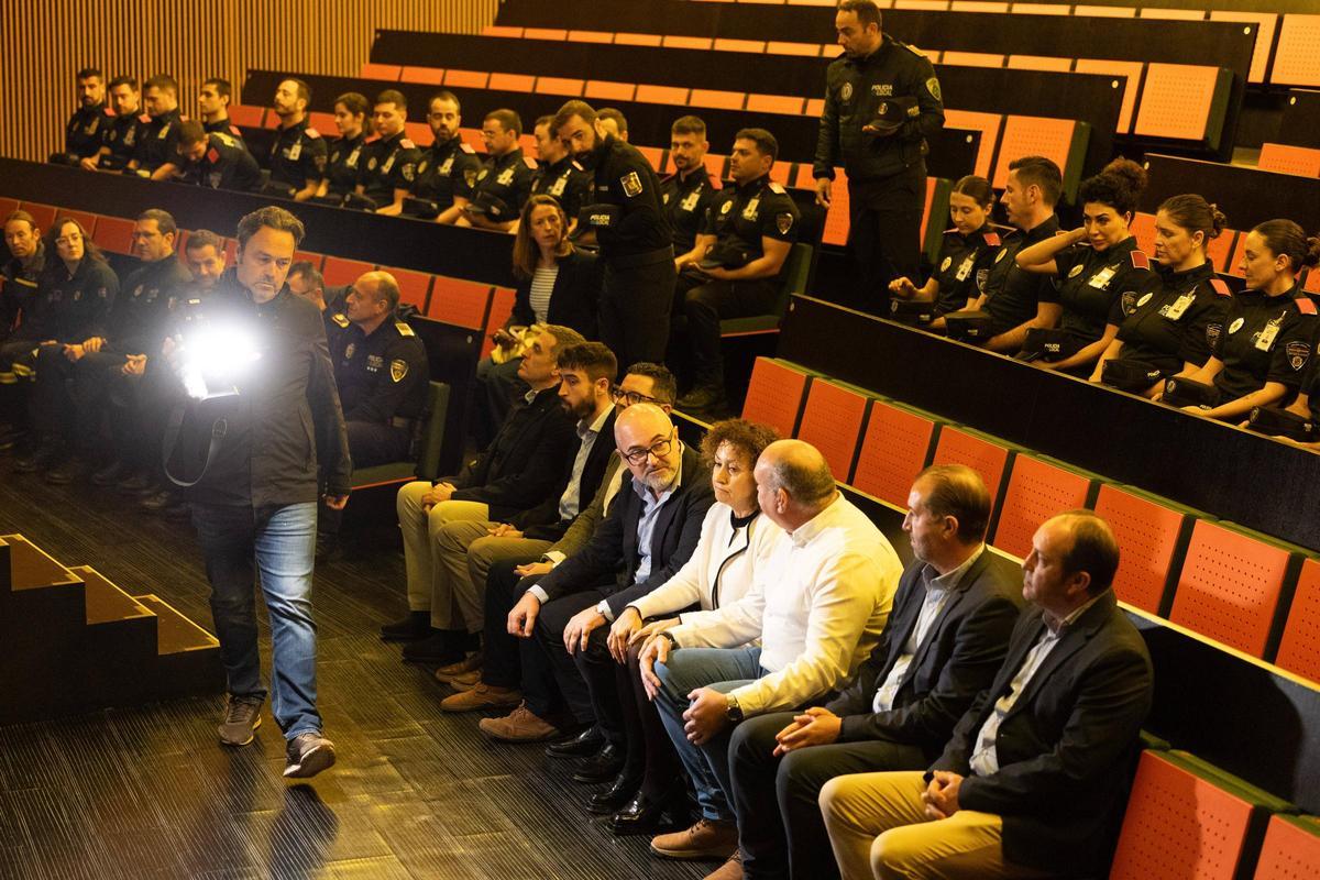 Curso básico de capacitación de la Policía Local de Ibiza