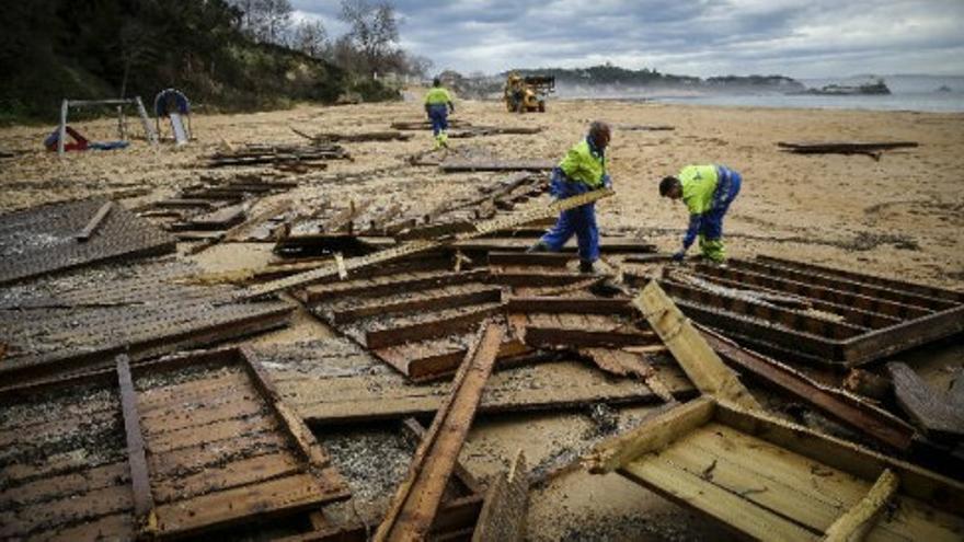 El intenso oleaje provoca multitud de destrozos en el Cantábrico