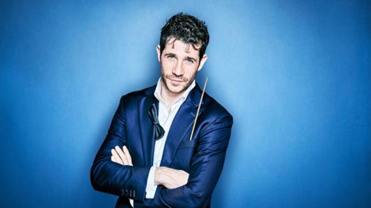 Imagen del director de orquesta Andrés Salado.