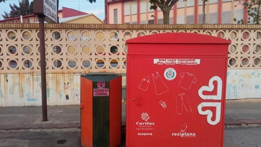 Sorprendido robando ropa de un contenedor de reciclaje en Vila-real