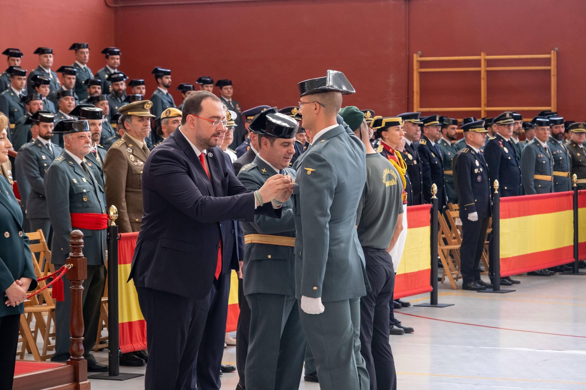 EN IMÁGENES: Así fueron los actos en Oviedo del 179 aniversario de la Guardia Civil