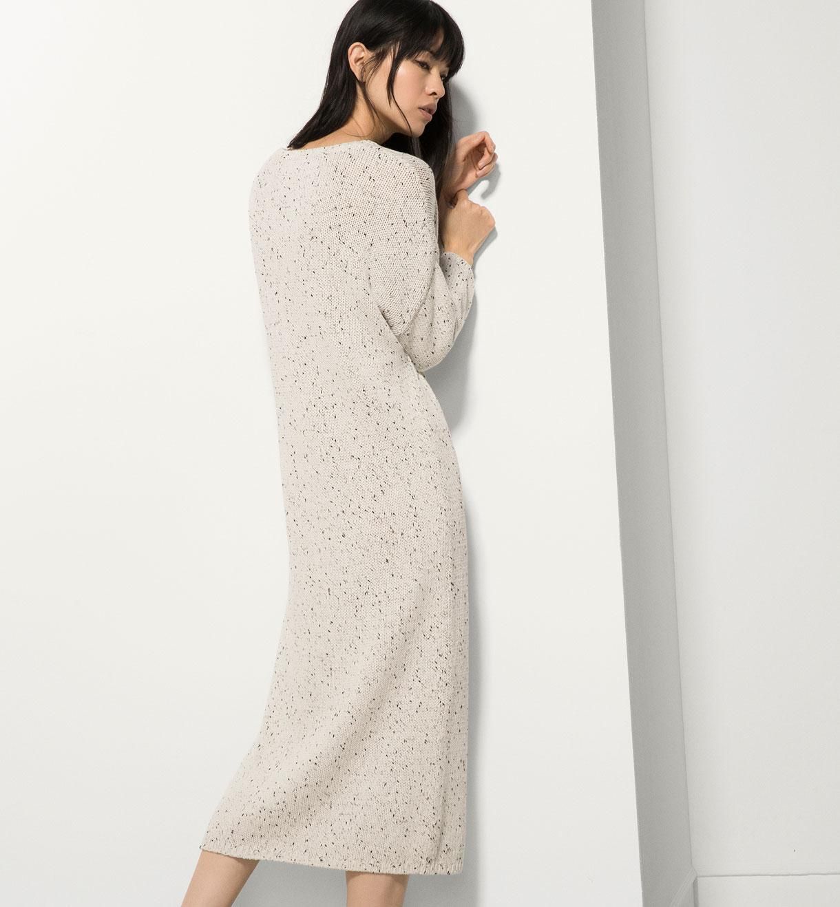 Prendas de remate final, vestido largo de punto de Massimo Dutti (19,95€)