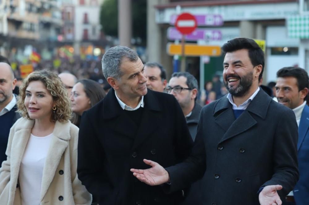 Miles de personas protestan en Orihuela contra la Ley de Plurilingüismo