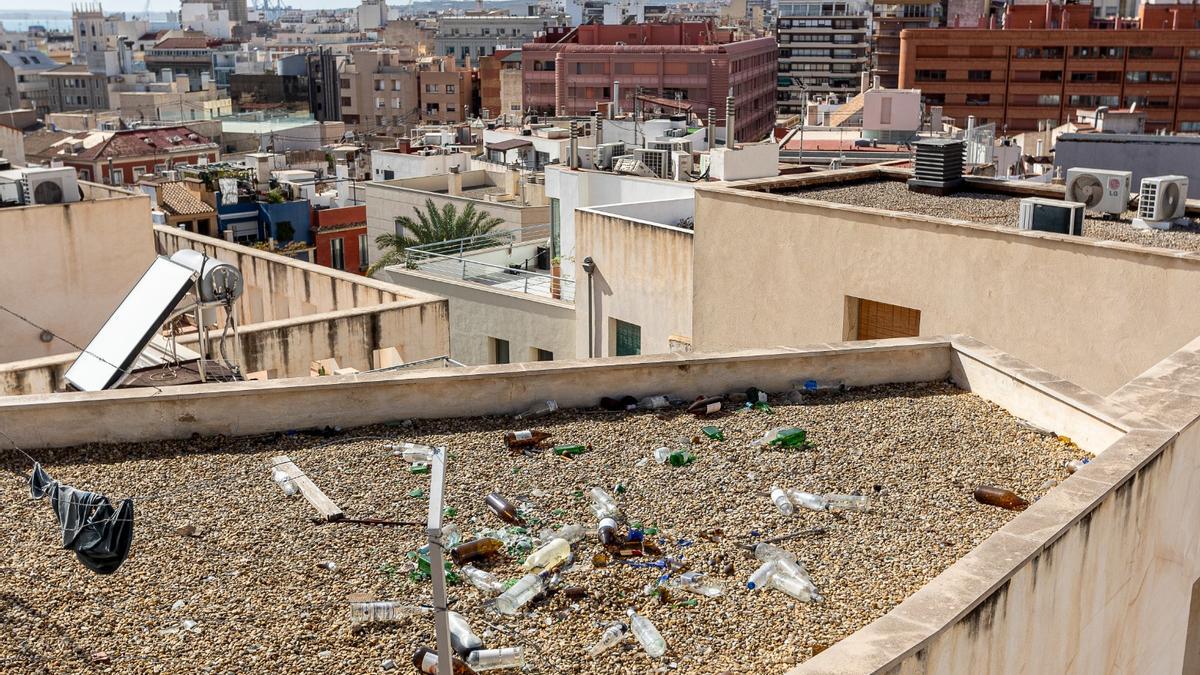 Este es el estado del barrio de Santa Cruz durante la semana de fuegos artificiales en Alicante
