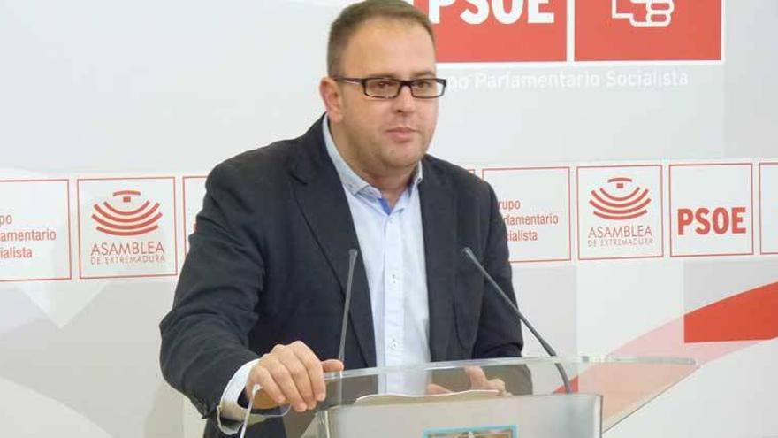 El PSOE insta a la Junta a asumir parte del coste de la luz y el agua de hogares sin ingresos