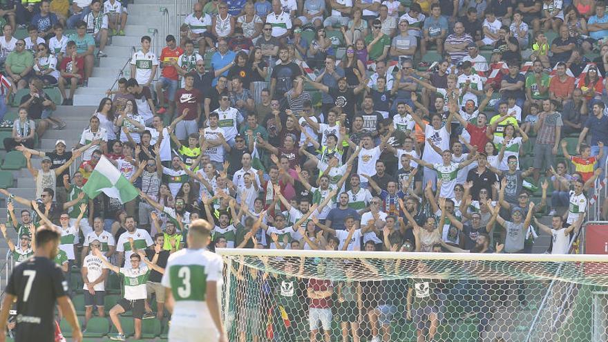 En el partido Elche-Atlético Baleares hubo 7.965 seguidores en la grada del Martínez Valero