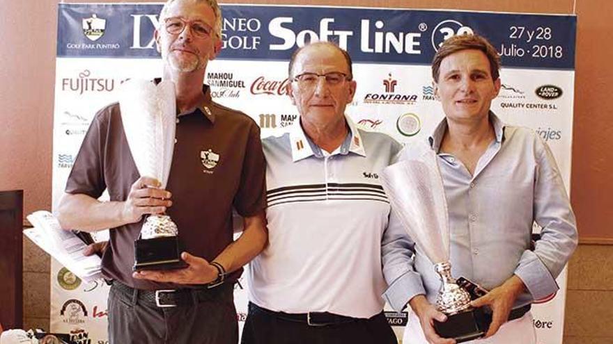 Dos de los ganadores del pasado torneo Soft Line celebrado en Golf Park Puntiró.