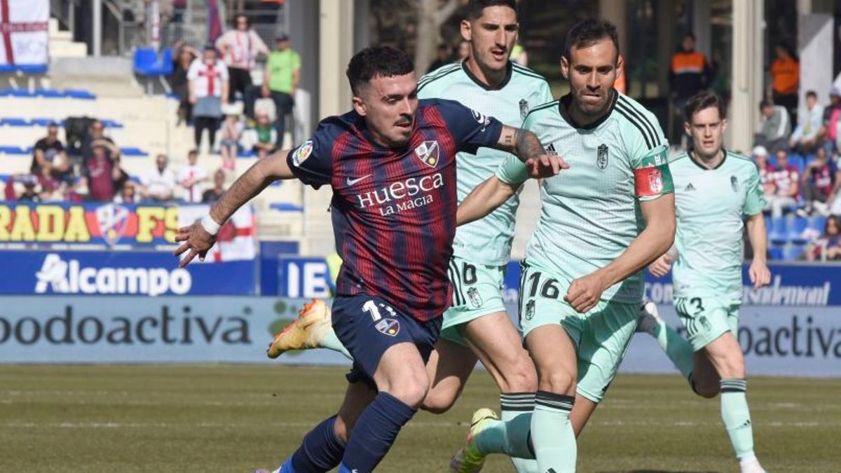 Resumen y highlights del Huesca 1-1 Granada de la jornada 28 de LaLiga Smartbank