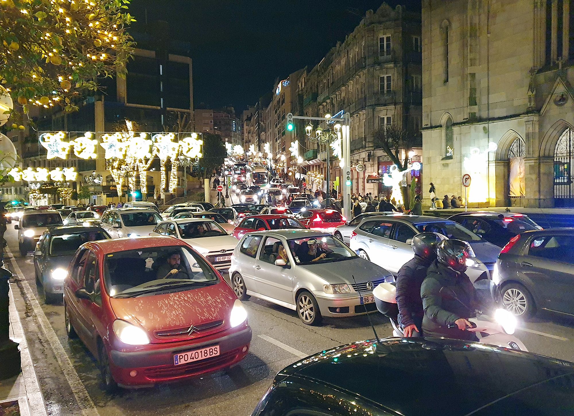 Monumental atasco en el centro de Vigo que atrapó a miles de conductores en las principales calles y accesos a la ciudad