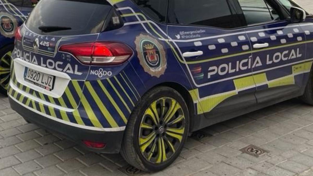 Un vehículo de la Policía Local de Sevilla.