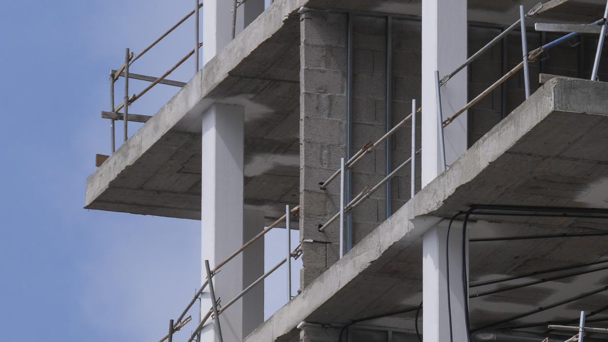 Un edificio en construcción para futuras viviendas.