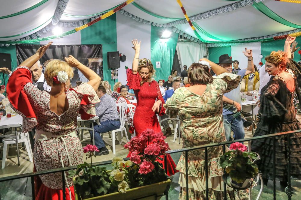 Baile, amistad y alegría en el recinto portuario de Torrevieja con la Feria de Sevillanas 2018