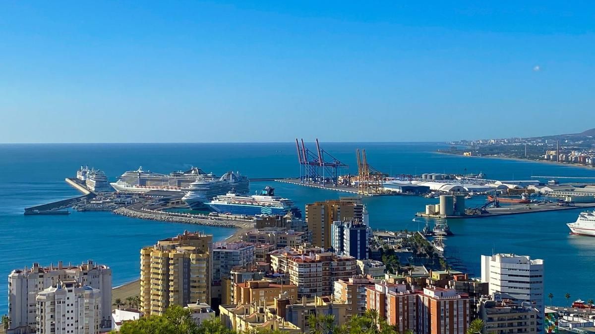 Vista aérea del recinto portuario malagueño.