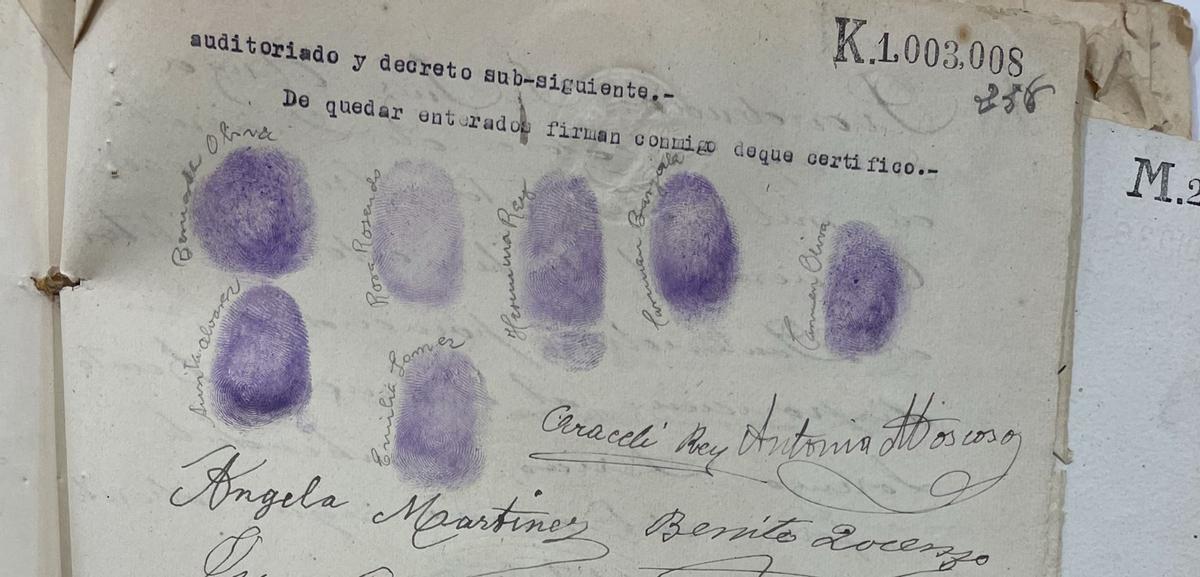 Huellas dactilares de las viguesas detenidas y procesadas en 1936, en una página de la causa militar a la que tuvo acceso la familia Moreda en Ferrol.