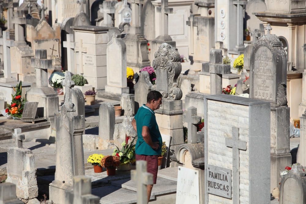 Unas 25.000 personas acuden al cementerio por Tots Sants