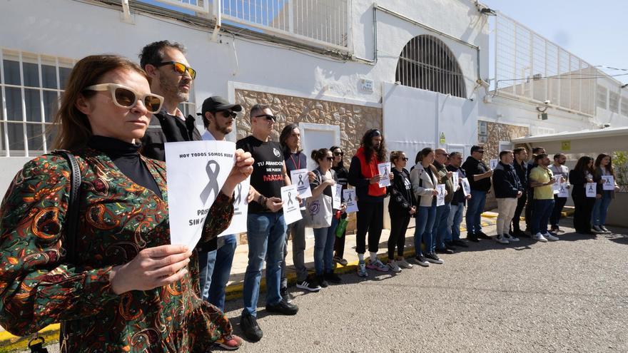 El personal de la cárcel de Ibiza protesta por el asesinato de una compañera en Cataluña