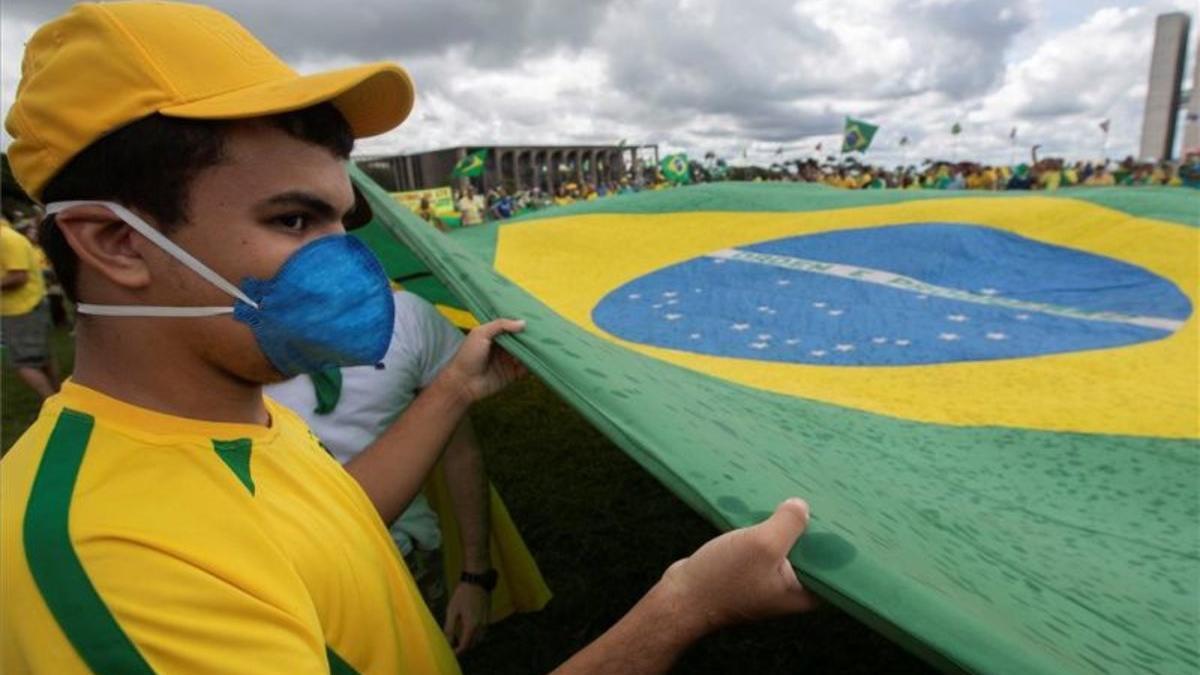 brasil-coronovairus-bandera