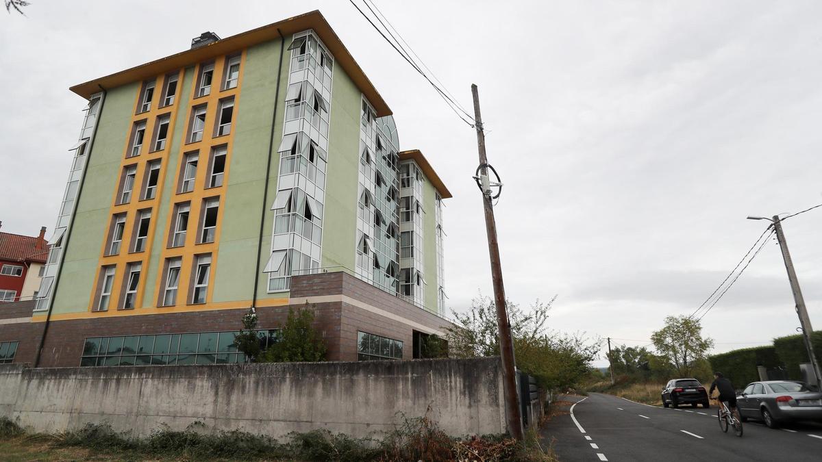 Fachada del edificio que alberga el centro de la Xunta para menores migrantes en Monforte de Lemos
