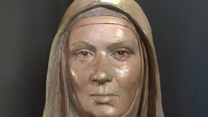 Vista de la escultura realizada por la profesora universitaria australiana Jennifer Mann de Santa Teresa de Jesús.