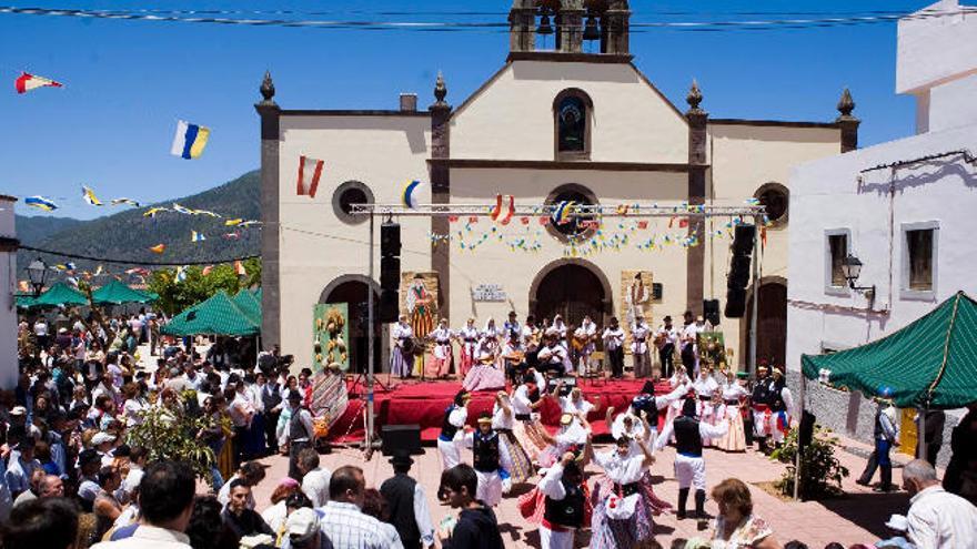 Vecinos de Caideros durante las fiestas patronales.