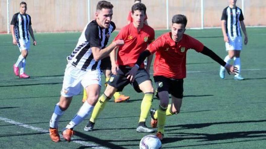 Álex Cuenca, central del Castellón, durante el partido del sábado.