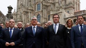 De izquierda a derecha, los líderes empresariales Lorenzo Amor (ATA), Juan Manuel Vieites (CEG), Antonio Garamendi (CEOE) y Gerardo Cuerva (Cepyme) el pasado viernes ante la catedral de Santiago.