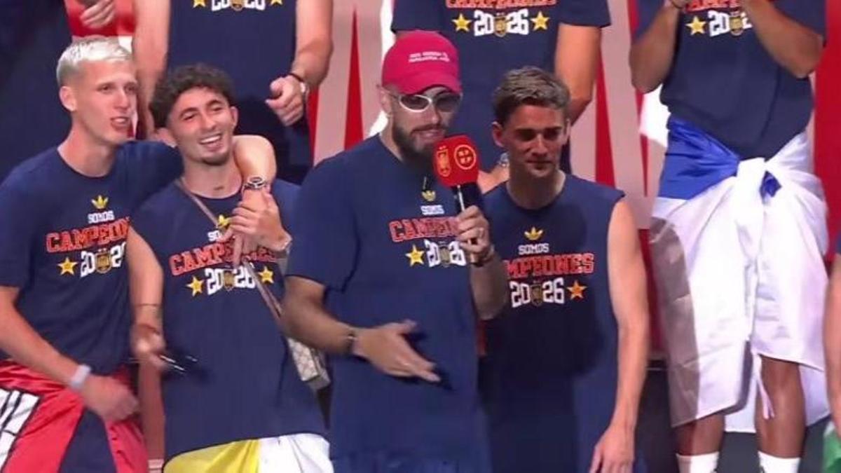 Borja Iglesias interpretando 'Cantando', de Violadores del Verso.