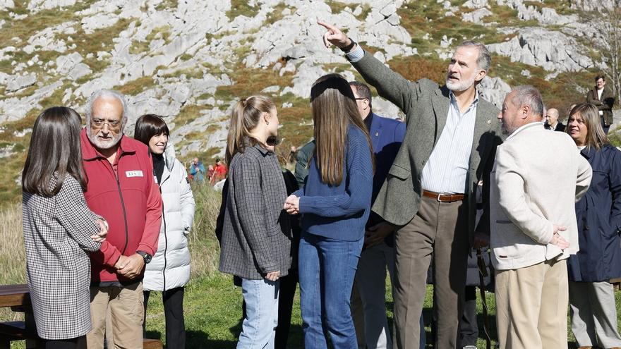 EN IMÁGENES: La Familia Real al completo visita Sotres, premio 