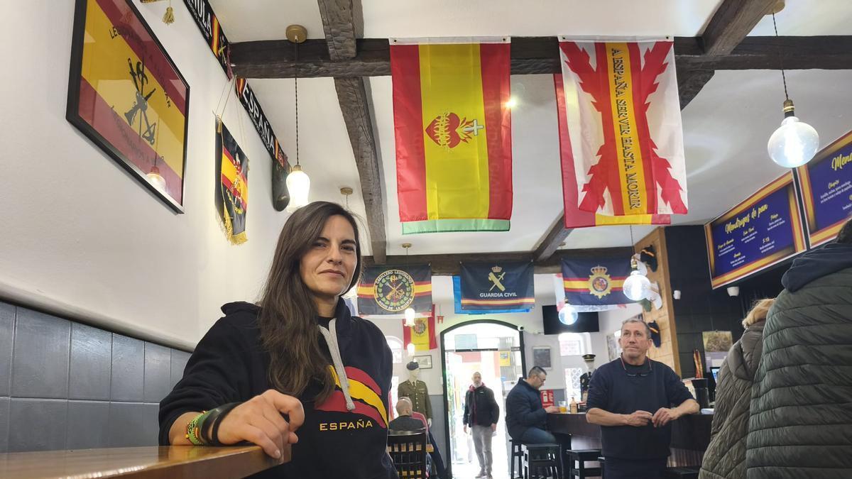 Así es el bar más patriota de Oviedo: "Si ser facha es ser español y estar orgulloso de ello, lo llevo a mucha honra"