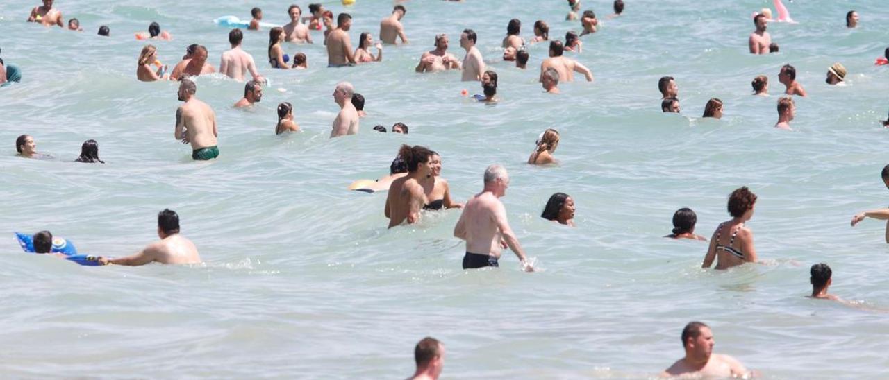 El día invita a ir a la playa pero no será tan soleado como el de ayer domingo