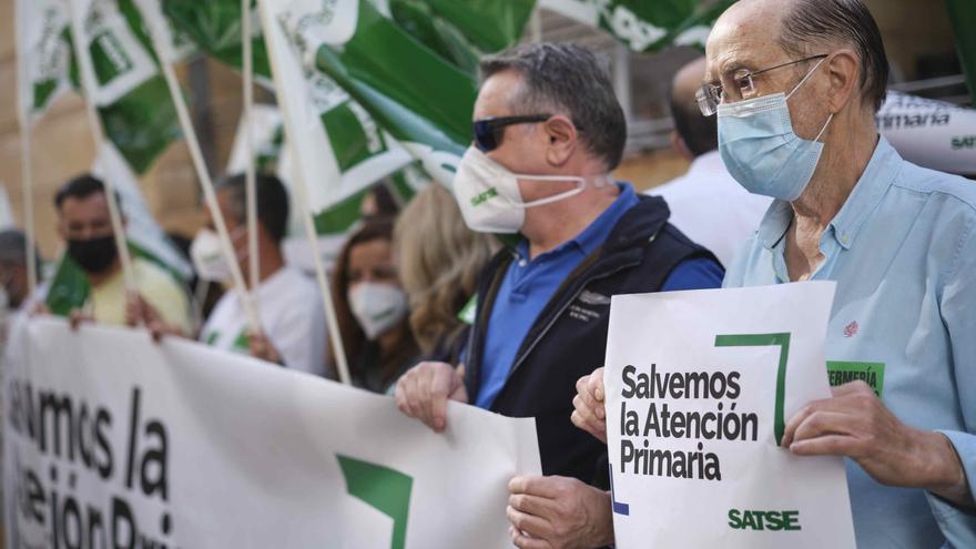 Los enfermeros protestan por el déficit de profesionales en los centros de salud